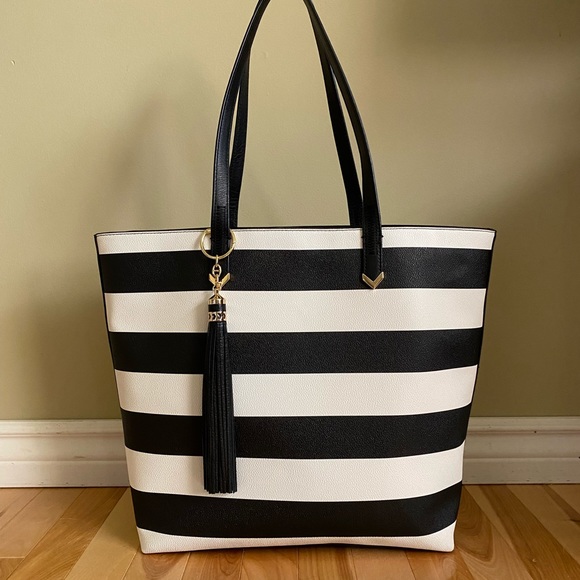 ⭐️HP⭐️ NWT STELLA & DOT Fillmore Tote With Tassel🖤 - Picture 4 of 11